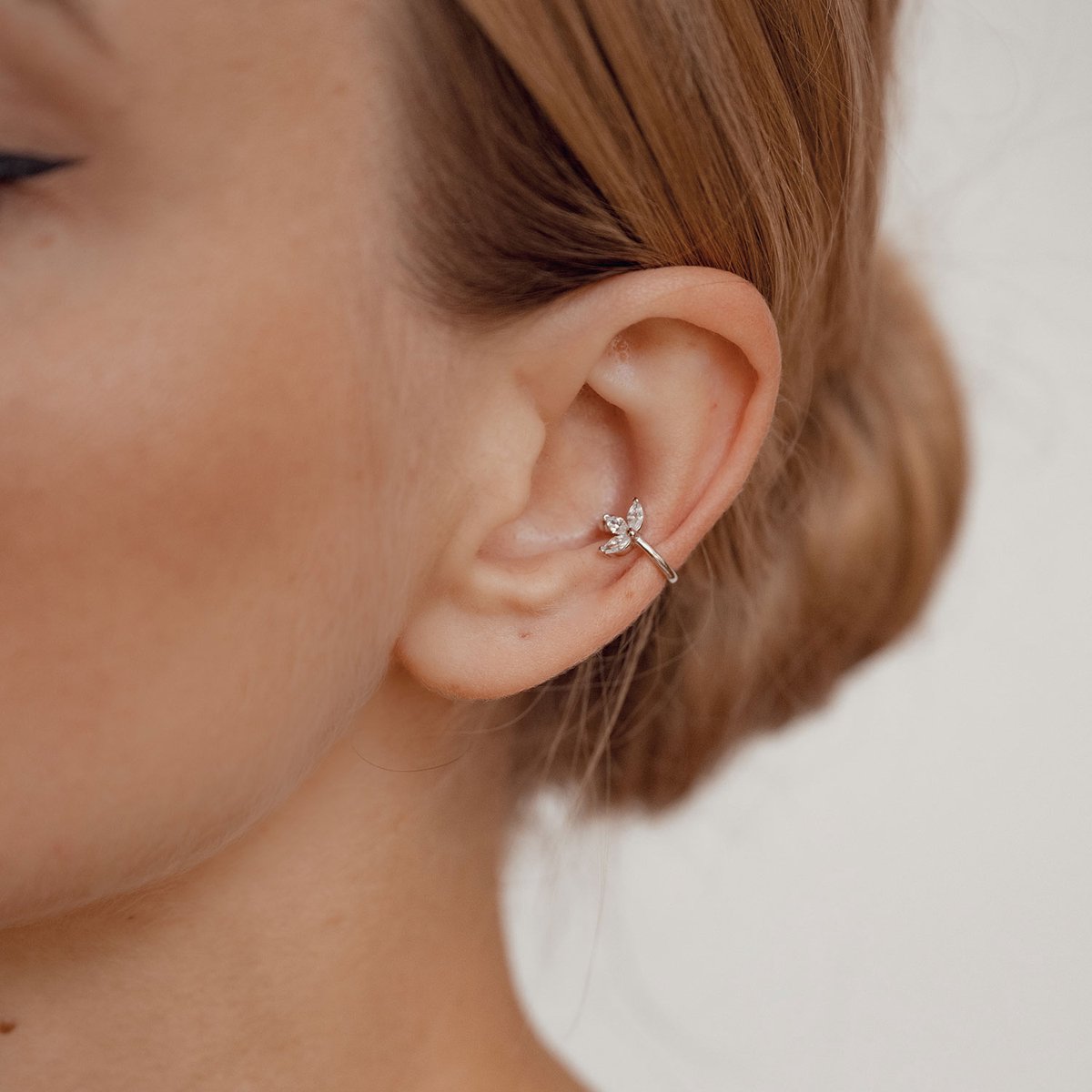 Hey Happiness Bloesem Earcuff 925 Zilver - Bloem Zirkonia - 11,2 × 4,38mm - Geen Gaatje Nodig