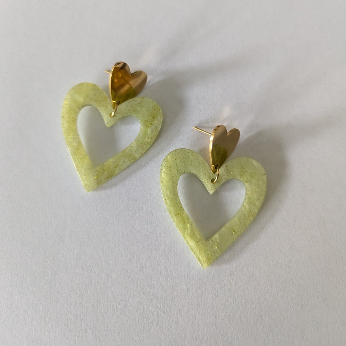 Juvana Oorbellen Roestvrij Staal Goud 3 cm Breed – Mini Hart Gud En Groot Groen Hart