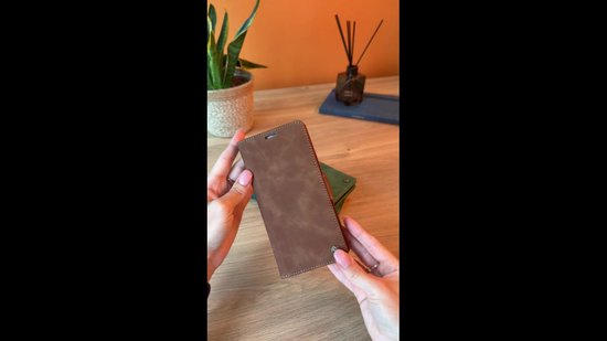 Solidenz Hoesje - Geschikt voor Samsung Galaxy S25 Plus / S24 Plus - Urban Book - Bruin