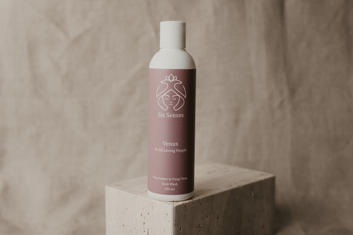 Six Senses - Body Wash Venus - Liefdevol cadeau - Bloemige douchegel - Handgemaakt in Nederland