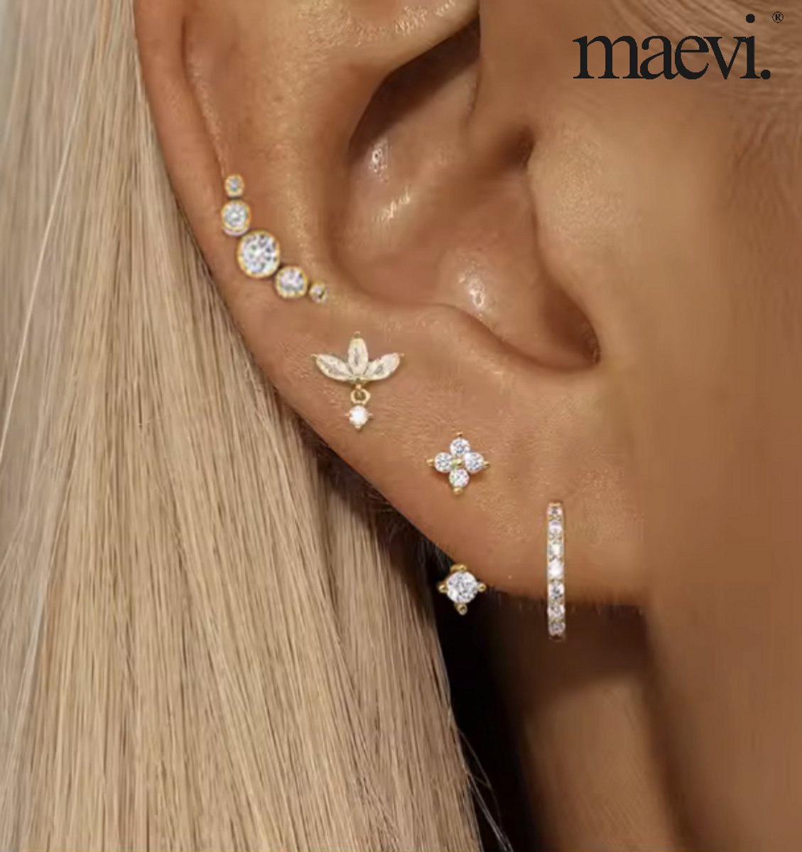 Maevi® Oorbellen Set 4 Stuks - Kleur: Goud - 18K Verguld - Hoge Kwaliteit - Oorbellen Set - Meerdere Oorbelgaatjes - Oorbellen / Earrings - Oor Versiering - Luxe Set - Gouden Oorbellen - Meerdere Gaatjes - Cadeau - 18 Karaat - Oorhangers