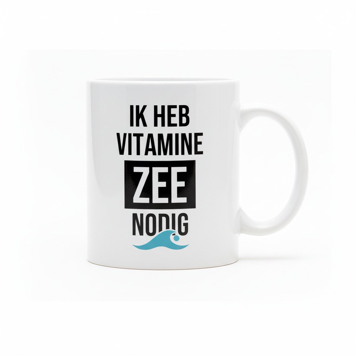 “Ik Heb Vitamine Zee Nodig” Mok – Grappige Nederlandse Strandliefhebber Koffiemok 330 ml
