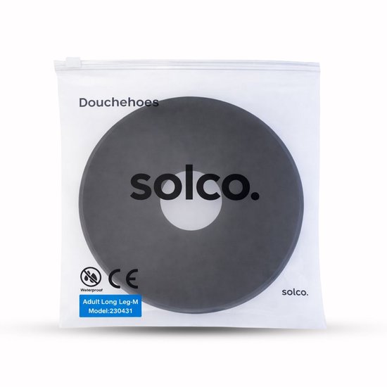 Verpakking met een ronde, donkergrijze Solco douchehoes voor volwassenen, maat M.