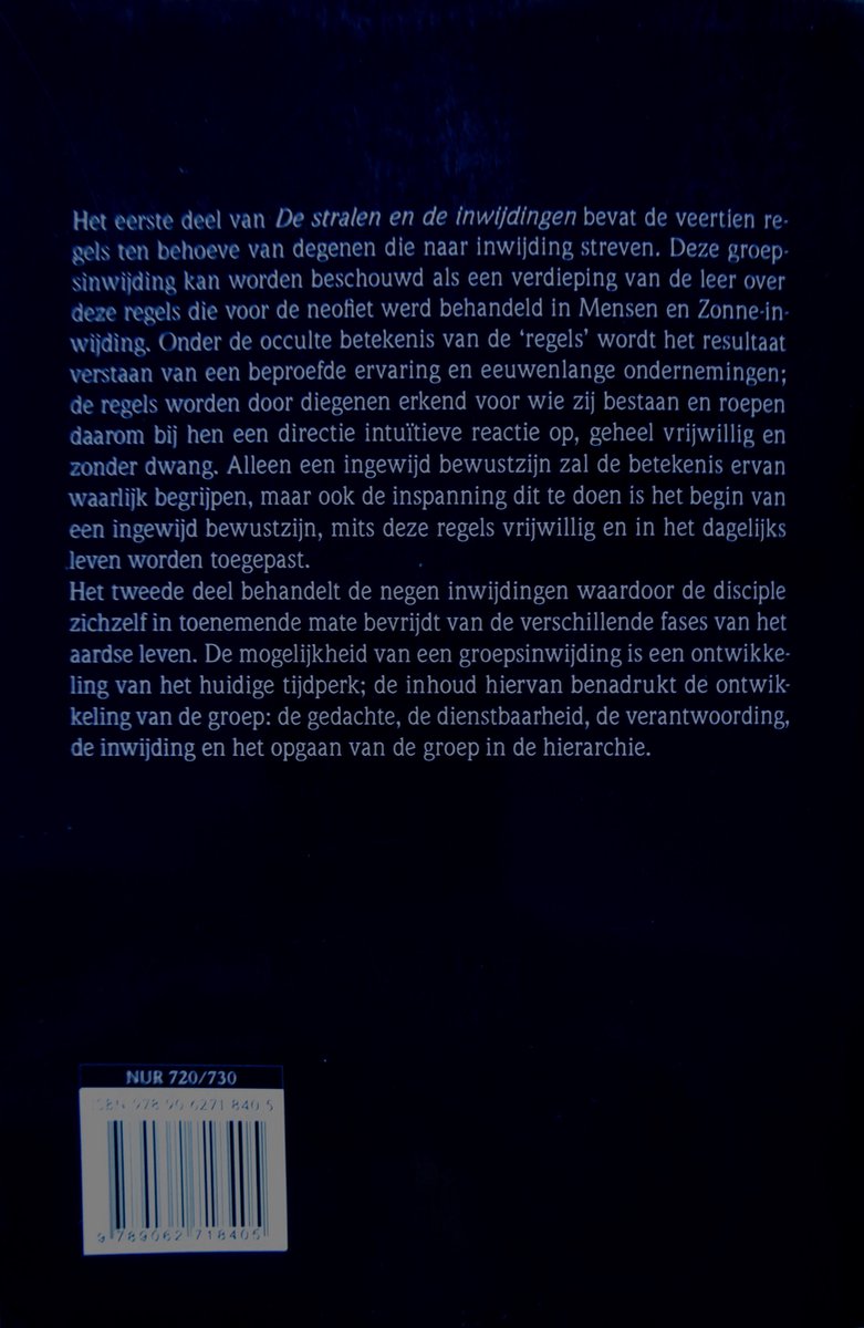 Boek met tekst over de stralen en inwijdingen. ISBN 978-9027718405.