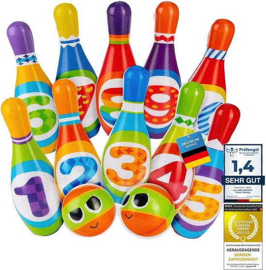 Kegels En Ballen Voor Voetbal Opleiding Bij Het Stadion Sportenachtergrond Stock Foto - Image of