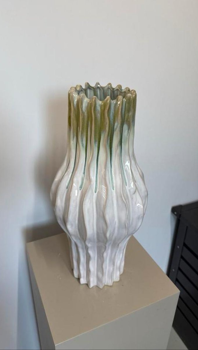 Vaas Joshua - Handgemaakte Keramische Designvaas – Organische ribbelstructuur – Uniek glazuur – 45,5 cm