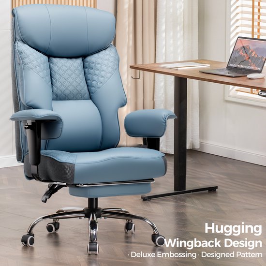 Blauwe bureaustoel met wingback design, deluxe embossing en een ontworpen patroon.