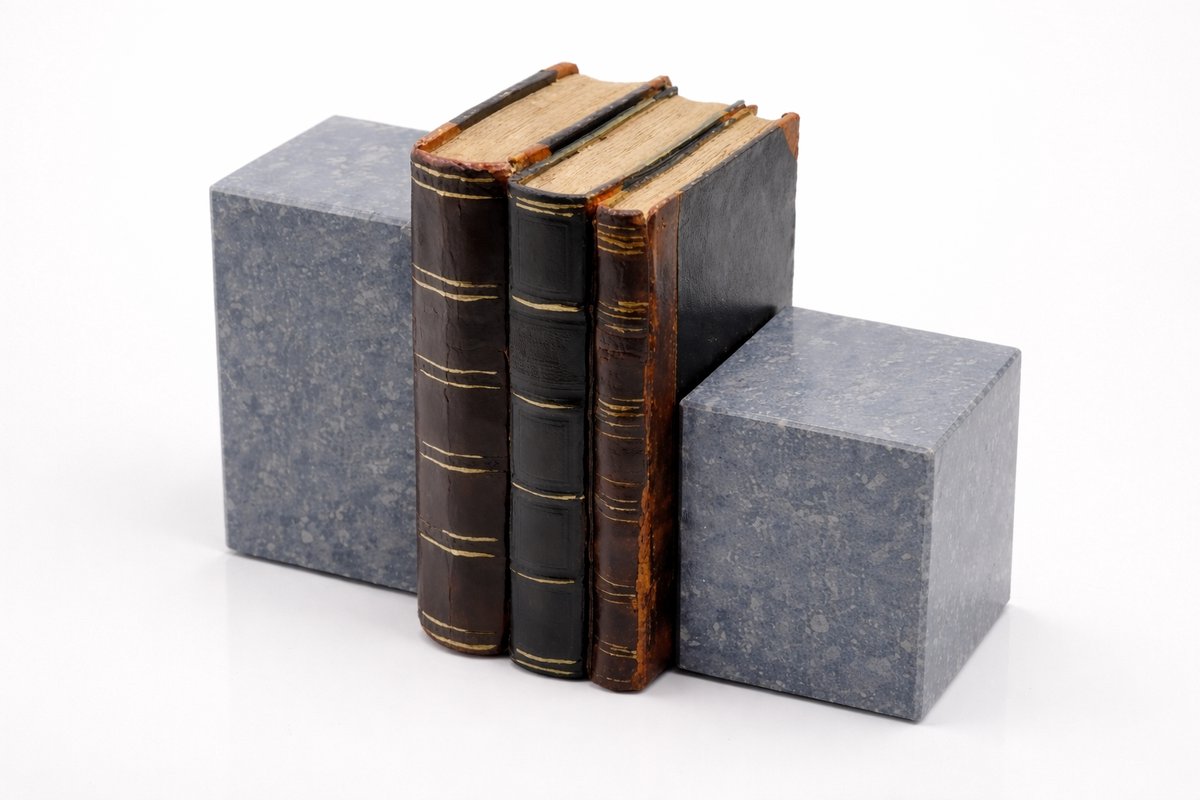 Luxuryquarry Boekensteunen van Belgisch Blauwsteen – Set van 2 – Blauwgeschuurd – Handgemaakt – Luxe Natuursteen Boekenhouders