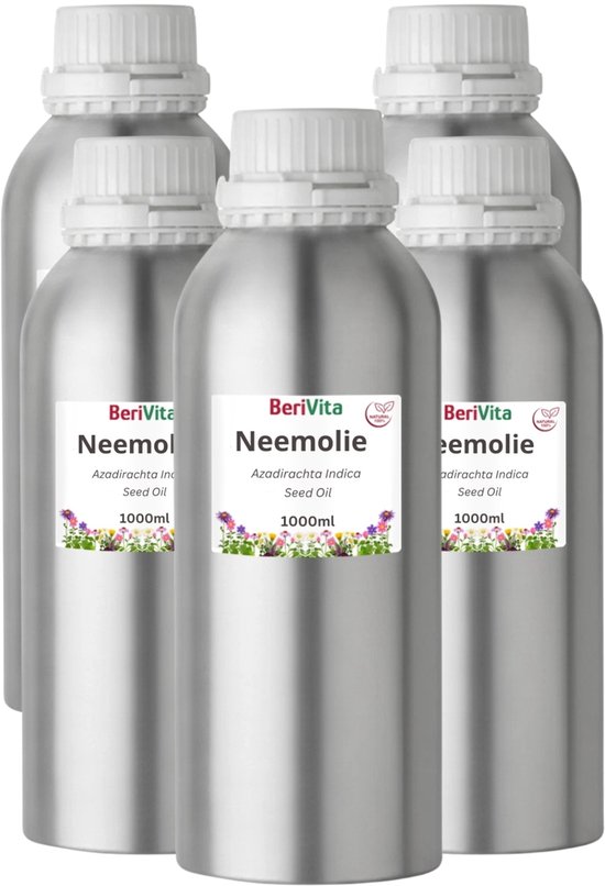 Vijf zilverkleurige metalen flessen van 1000ml met Berivita 'Neemolie' labels.