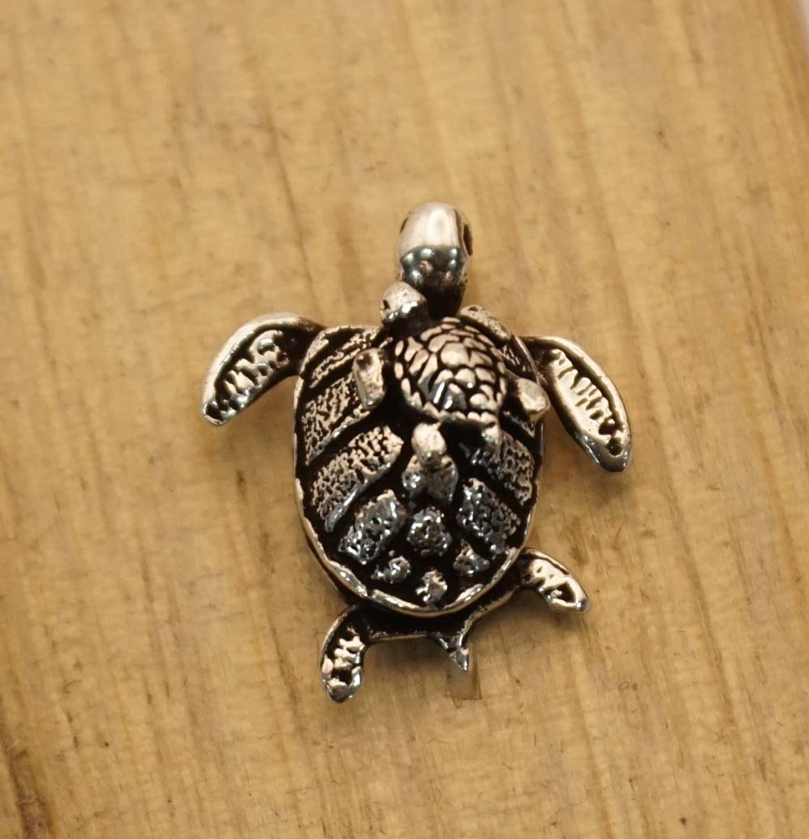 Sterling zilveren hanger schildpad met baby schildpad op rug - schildpad hanger 925 zilver - landschildpad hanger van zilver - zeeschildpad hanger voor aan ketting - leuke zilveren moerasschildpad - turtle pendant silver - repetielen hangers