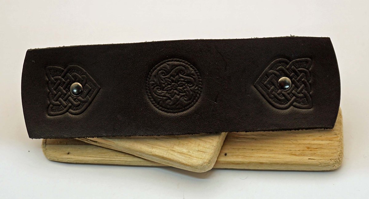 Leren zwart haarclip bloem met 2 eeuwige knopen - lederen keltische haarclips - celtic haarclips van leer - lederen haarclips - zwarte vrouwen haarclips - haarspelden voor vol lang haar - haarspelden voor lang haar - haarclips voor paardenstaart