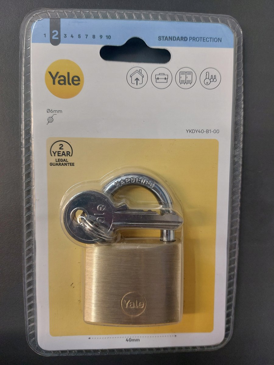 Yale Messing Hangslot met Gehard Stalen Beugel - 2 Sleutels