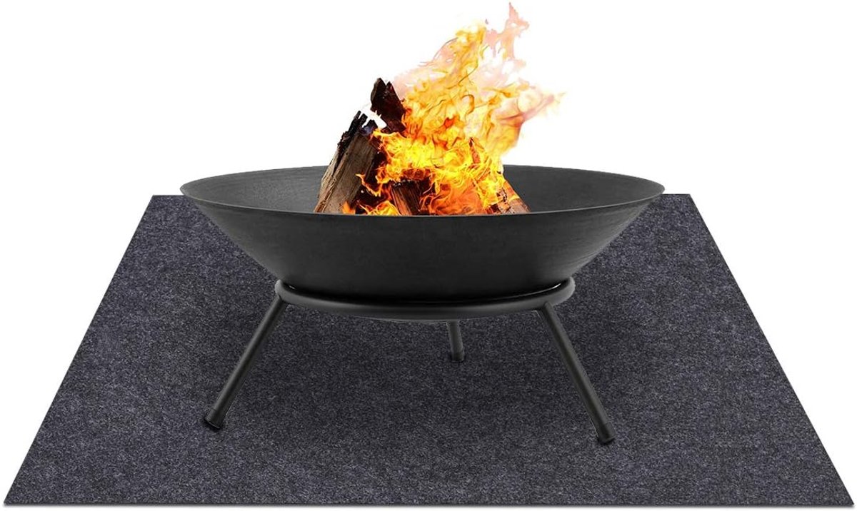 Haardmatten brandwerend - voor open haarden - vuurkorf mat - Brandvertragend - Hittebestendig - Absorberend materiaal - Bescherm uw terras - terras - gazon of camping tegen gloeiende vonken - Waterdichte achterkant - Wasbaar - 36x61 inch