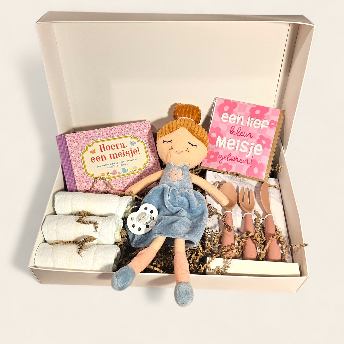 Luxe kraamcadeau baby meisje – compleet geboorte cadeau - pop Amy Jollein