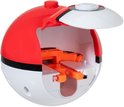 Een rode en witte Pokéball, opengeklapt, met oranje mechanisme binnenin.