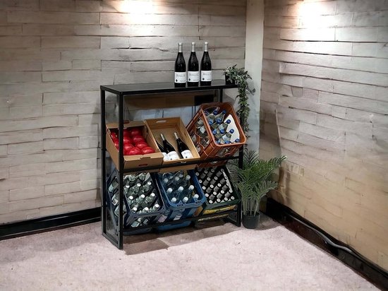 holz4home® Drankrattenrek van bamboe, incl. metalen plank, zwarte metalen balken, kelderrek, drankrek voor keuken en kelder, krattenrek, bekerhouder ( zwart, 2 kisten