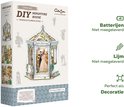 DIY Miniature House Windsor Flower House, met een bruidspaar en bloemen, batterijen en lijm niet meegeleverd.