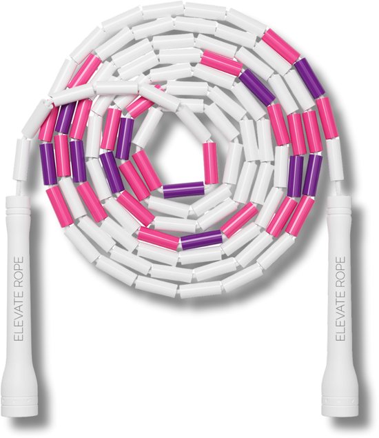 Een kralen springtouw met witte, paarse en roze kralen, gerangschikt in een cirkel. De witte handgrepen hebben het Elevate Rope logo.