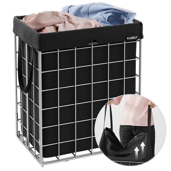 Zwarte wasmand met metalen frame, vol met wasgoed. Een vrouw houdt de zwarte waszak vast.