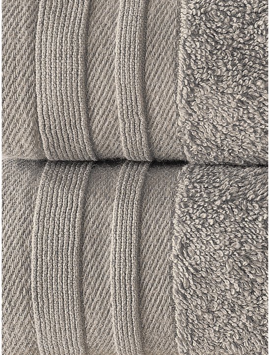 Close-up van de textuur en de ribbeldetails van twee grijze handdoeken.