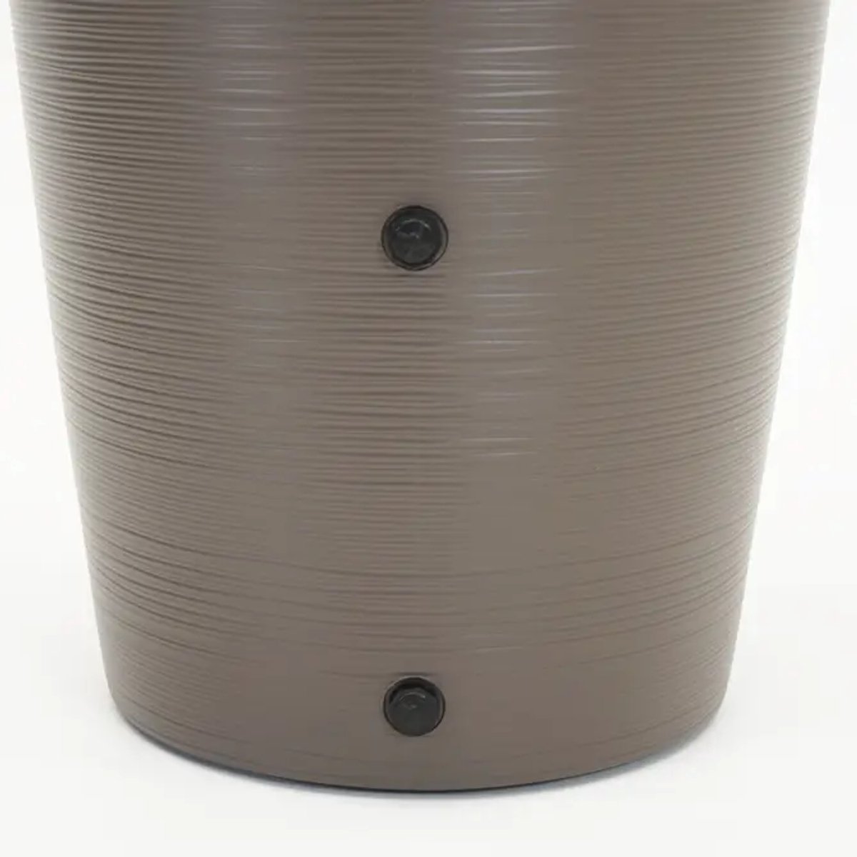 Vita - Regenton Gobi met vulautomaat - Bruin - Inclusief vulautomaat met boor bitje - Met bloempot - Met Gardena koppeling kraantje - Lichtgewicht - Breukbestendig - Vorstbestendig - UV-bestendig - 240 Liter inhoud - Makkelijke installatie