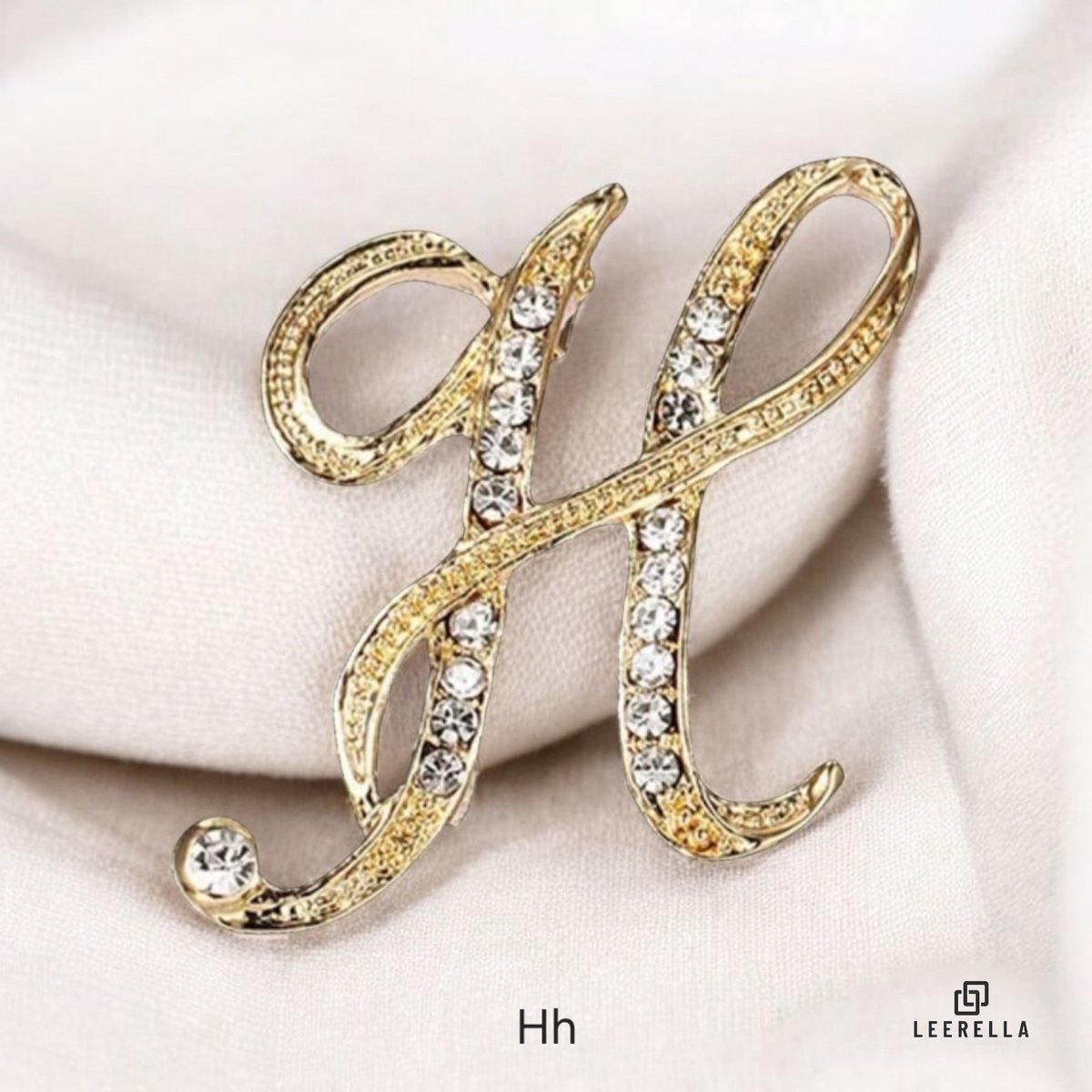 Luxe Strass | H | Letter Broche Goudkleurig met Zirconia Steentjes – Unisex Cursieve Initialen Pin Diverse Maten Voor Heren & Dames