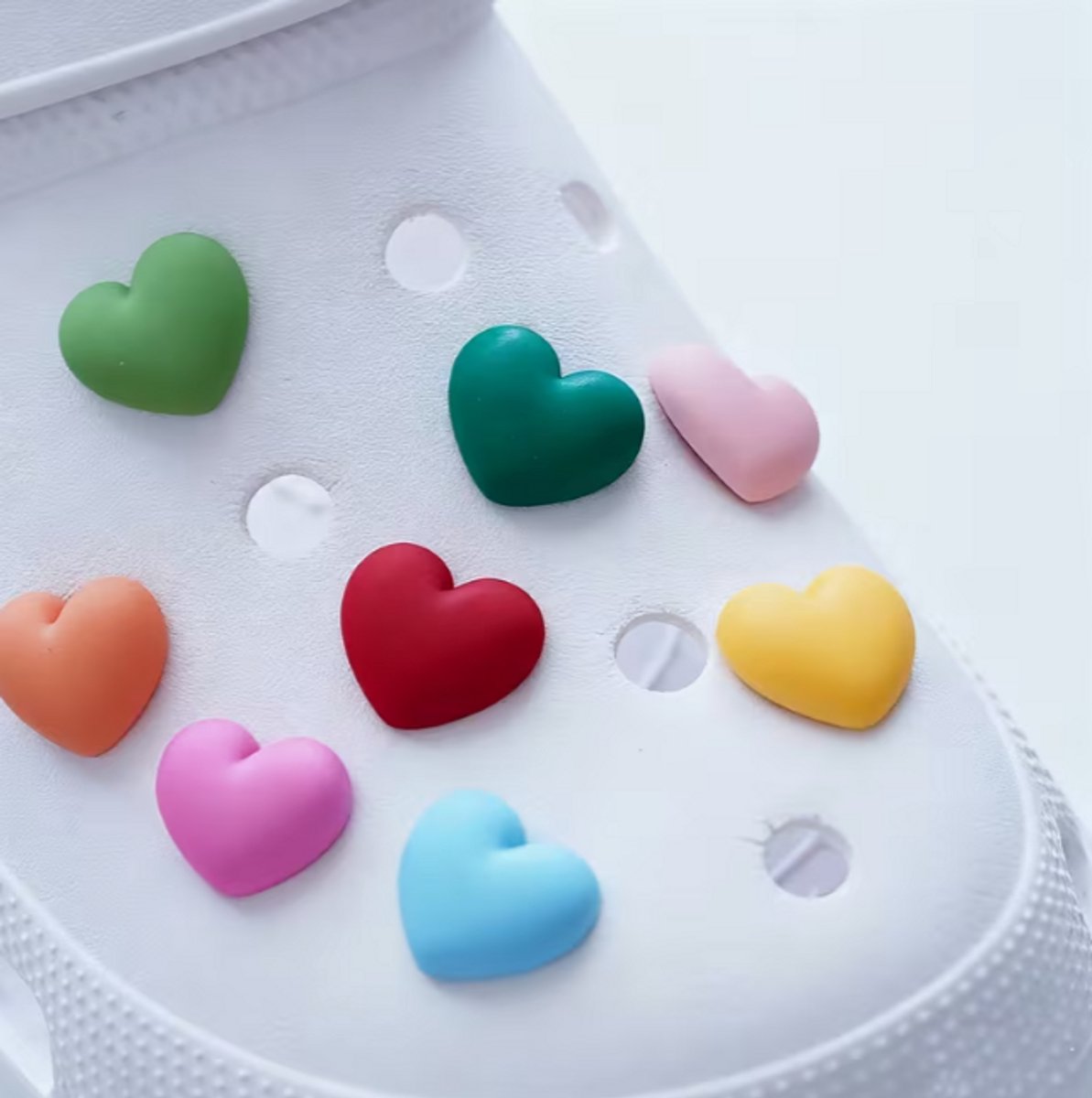 Schoen pins hartjes 12 stuks - schoenbedels hartjes - schoenbedels voor klomp - pins - ook geschikt voor crocs