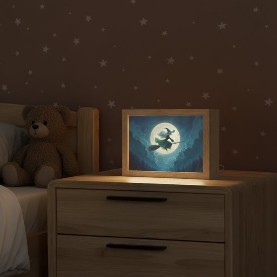 Nachtlampje 20x15 cm - Kinder lampje - Heks - Maand - Bos - Magisch - Tafellamp kinderkamer - Slaapkamer lamp - Bedlamp kinderen - Kinderlampje stopcontact - Wandlamp babykamer - Nachtlampjes van Apollon. — afbeelding 2