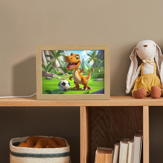 Nachtlampje 20x15 cm - Kinder lamp - Dino - Voetbal - Groen - Tafellamp kinderkamer - Slaapkamer lamp - Bedlamp kinderen - Kinderlampje stopcontact - Wandlamp babykamer - Nachtlampjes van Decopatent — afbeelding 3