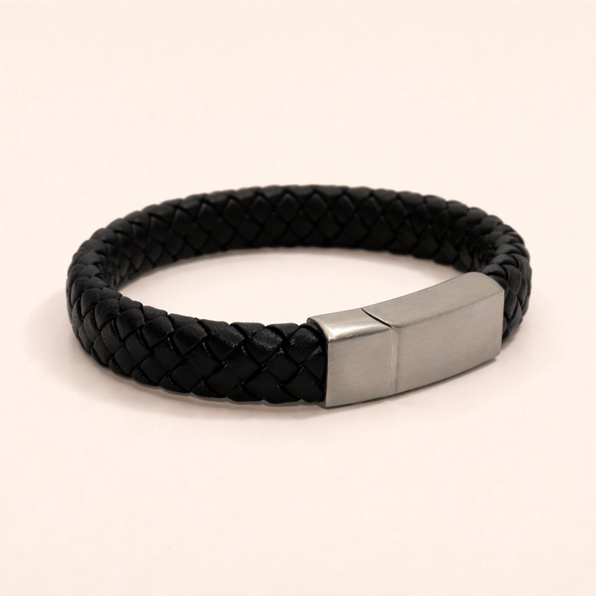 Assieraad - Asarmband met vulsetje - Mini urn - Lederen armband - Leer - Zwart - Matte zilveren sluiting - Maat Medium - 21 centimeter