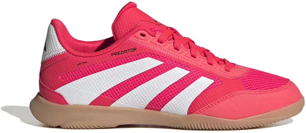 Rode Adidas Predator League voetbalschoenen voor jongens en meisjes, met mesh bovenwerk en witte strepen. EU maat 28.