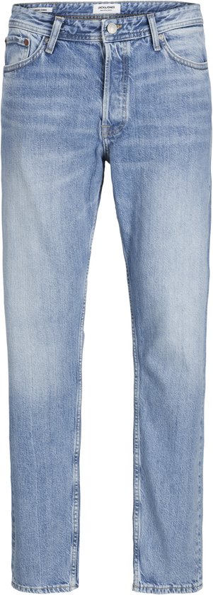 Losvallende, lichtblauwe jeans met knoopsluiting.