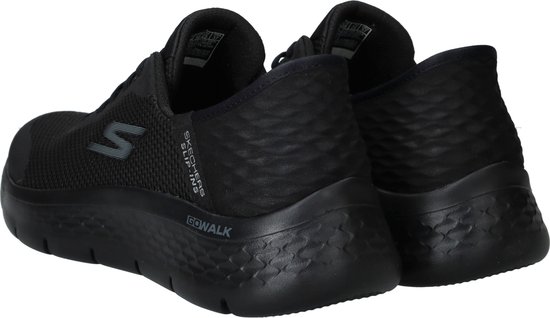 Zwarte Skechers Go Walk Instappers, gezien vanaf de achterkant.