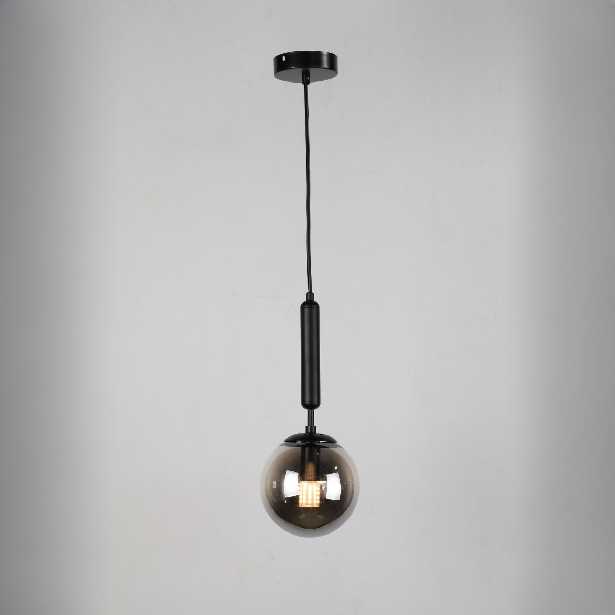 Hanglamp met 1 lichtpunt, smoke kleur glas en ronde plaat