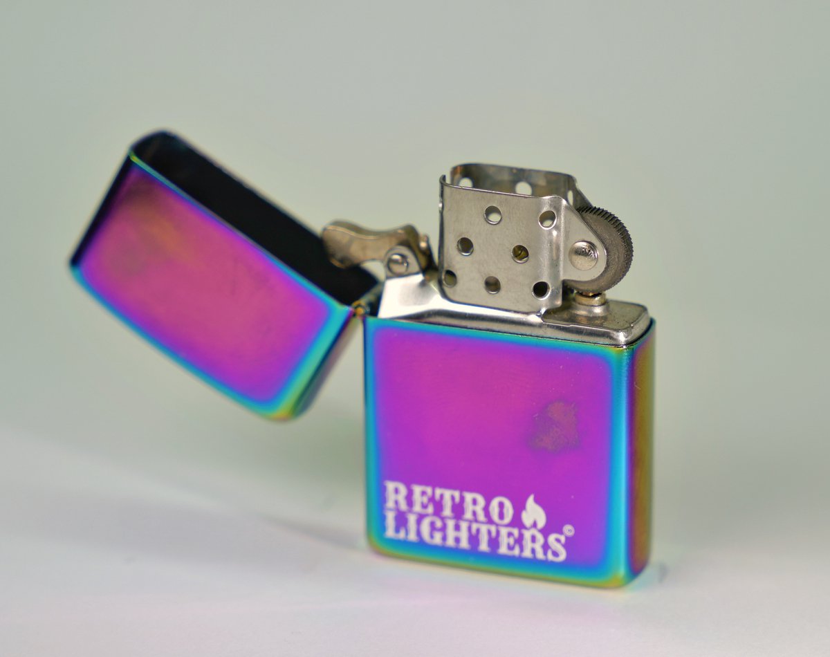 Klassieke Retro Benzine Aansteker – Windproof & Navulbaar – Perfect voor Sigaretten, Pijp & Kaarsen – Hoogwaardige Vintage Lighter met 2 Jaar Garantie – Uniek Geschenk