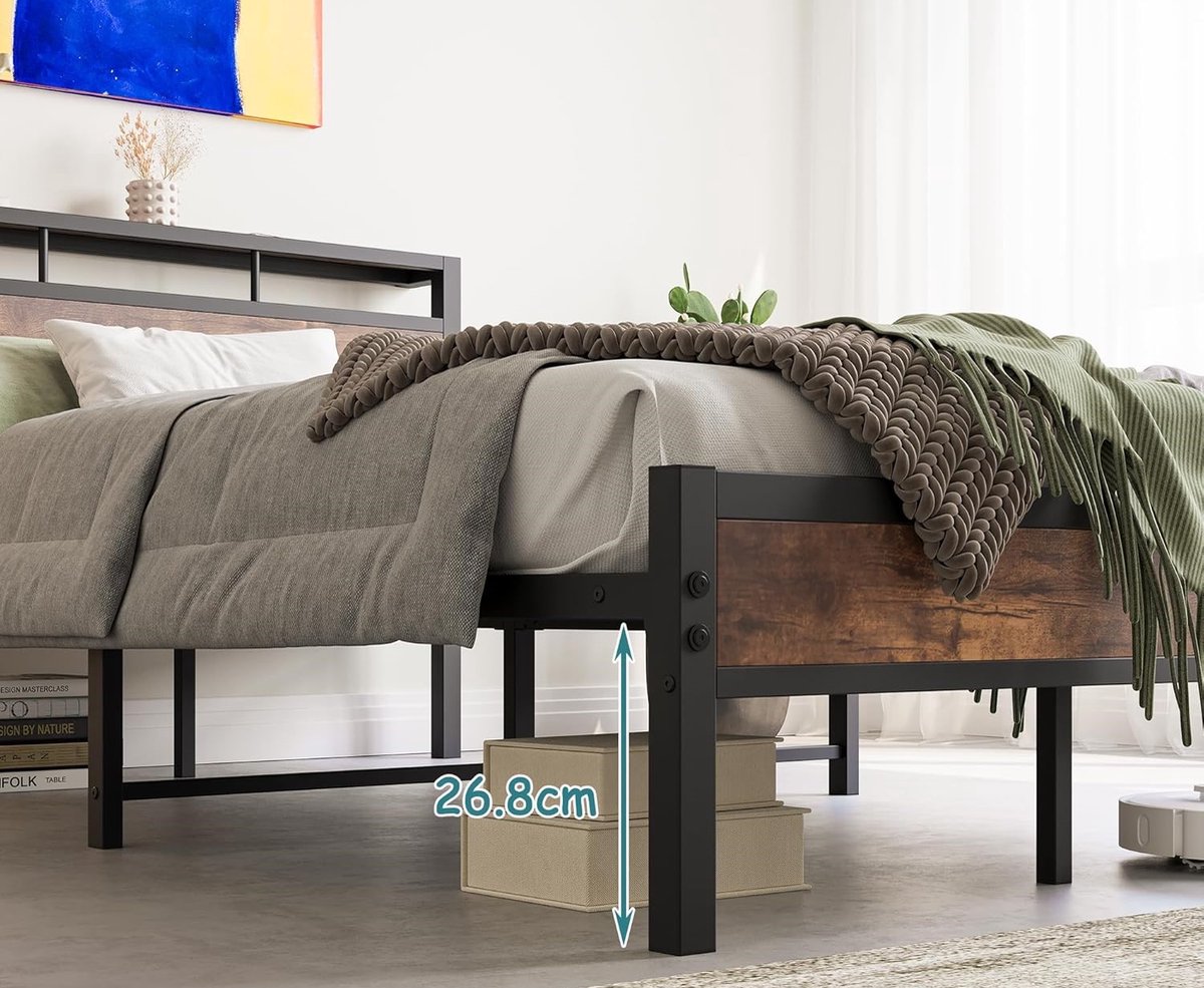 Metalen Bed Frame 120 x 200 cm met Lattenbodem en Houten Hoofdeinde met Opbergrekken – Tweepersoonsbed / Eenpersoonsbed – Industrieel & Vintage Stijl – Logeerbed & Jeugdbed – Zwart –