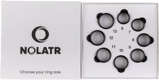 Een open witte doos met zeven zwarte ringmaten, elk met een nummer van 6 tot 13. De linkerkant toont het NOLATR logo en de tekst 'Choose your ring size'.