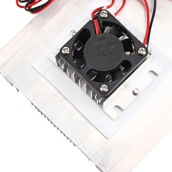 12V 4-chip Thermo-elektrische Koeler – TEC1-12706 – Voor Kleine Ruimtes & DIY-projecten