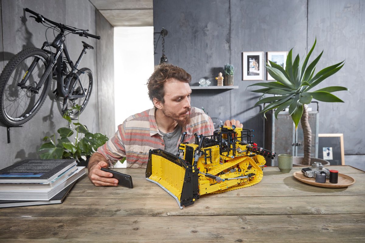 LEGO Technic Cat D11 Bulldozer met App-besturing - 42131 — afbeelding 17