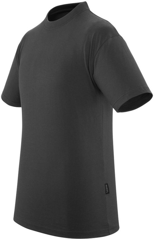 Driekwart aanzicht van een donkergrijs T-shirt met korte mouwen. Het shirt is effen van kleur en heeft een label aan de zijkant.