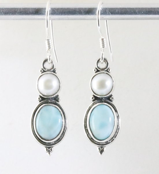 Belles boucles d'oreilles en argent avec larimar et perle