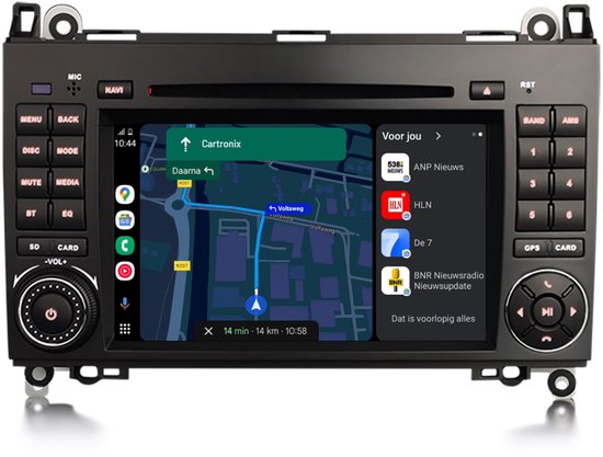 Zwarte autoradio met touchscreen die de navigatie-app van Google Maps toont met een route en verkeersinformatie.