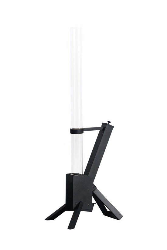 Zwarte terrasverwarmer met glazen cilinder en zwarte standaard op witte achtergrond.