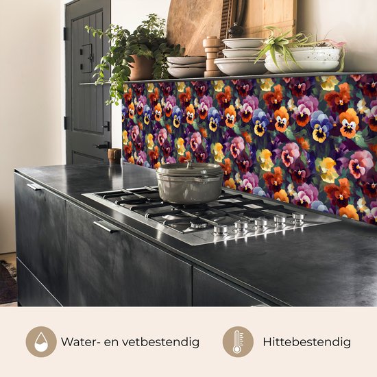 Keuken achterwand 350x60 cm - Spatscherm zelfklevend Viooltjes - Kleuren - Bloemblaadjes - Muurbeschermer - Spatwand fornuis