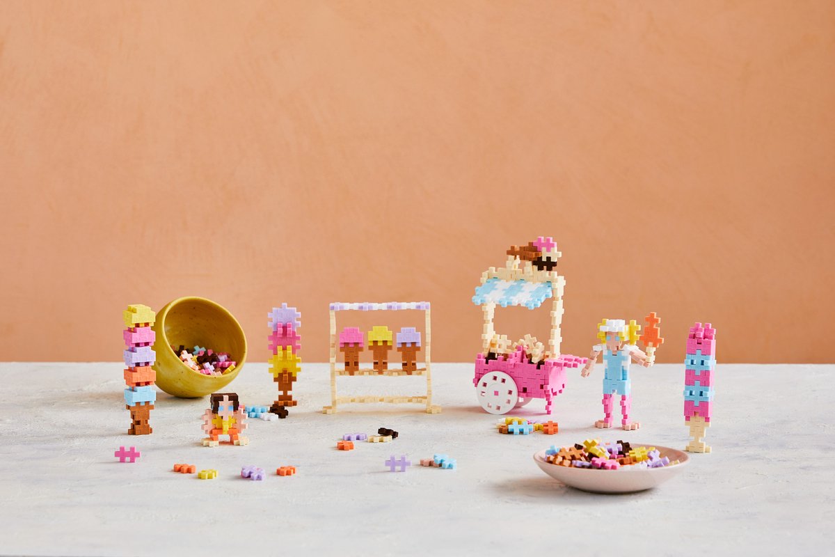 Plus-Plus Learn to Build Ice Cream Shop ijssalon - 285 delige bouwset – 4351 – Bouwspeelgoed – Constructiespeelgoed – Set met bouwstenen – Vanaf 5 jaar — afbeelding 4