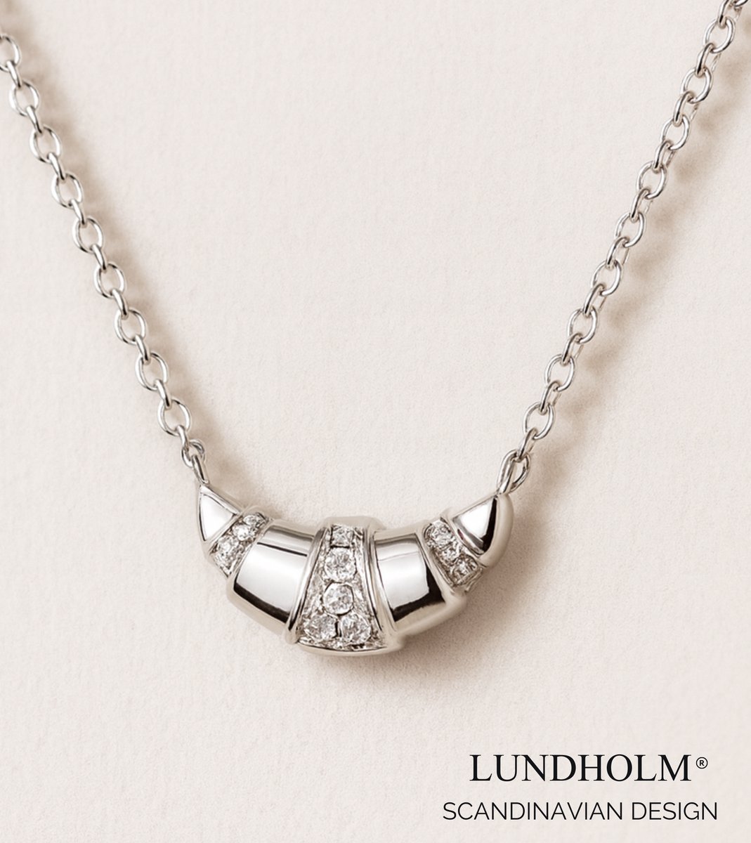 Lundholm Ketting Dames Zilver sieraden Jewellery – Premium Stainless Steel – Ketting met Hanger Zilver kleurige Ketting met Croissant Hanger & Zirkonia (39 + 5 cm) – My Nilla Serie - Waterproof & Hypoallergeen – Inclusief Luxe Geschenkverpakking