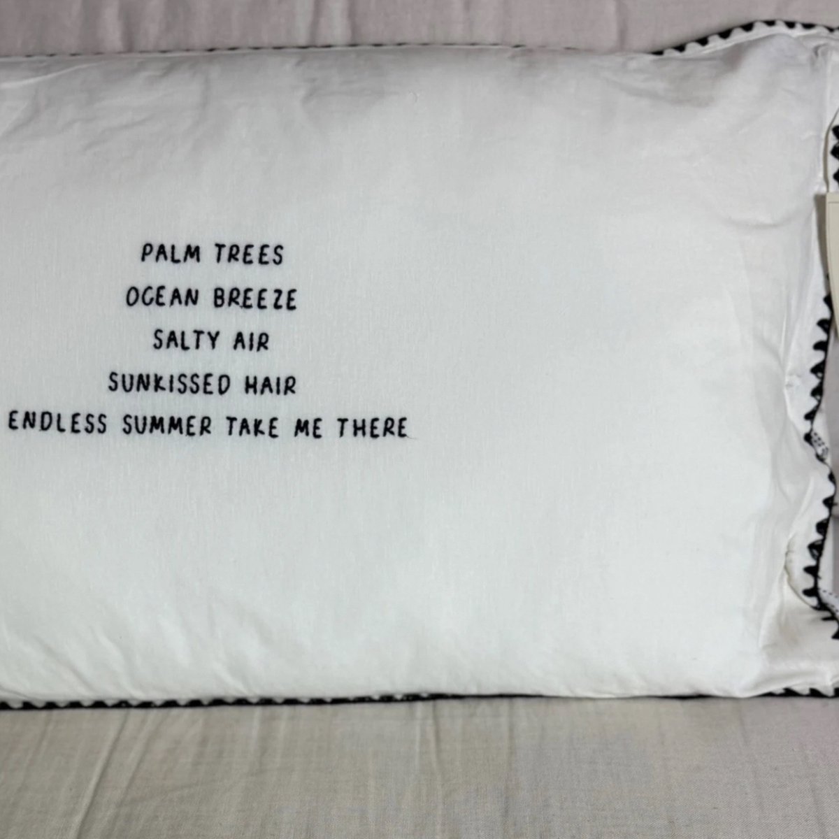 Linnen kussen XL met tekst - 90 x 50 cm + plus binnenkussen - Luna & Lola - wit kussen met quote Palm Trees Ocean Breeze |