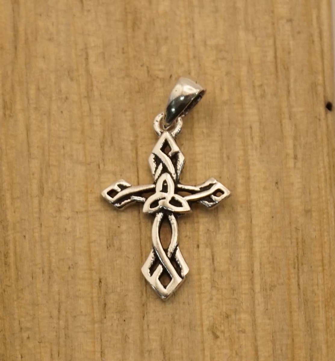 Sterling zilveren hanger kruis - kruizen hangertjes van 925 zilver - kruis hangertje van zilver - kruisje ketting zilver - hangertje planeten - keltische kruis hanger van sterling zilver - kruis met oneindige knoop hanger - klein hanger van kruis