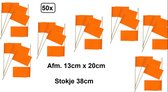 50x Papieren vlaggetjes oranje op stokje 20 x 13cm- EK Sport Holland Nederland festival zwaai vlag