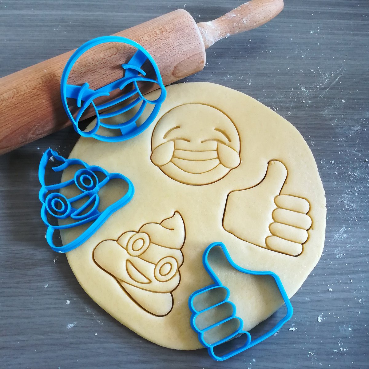 Koekjesvorm | 3-delige set | Emojis | Vind Ik Leuk - Poep, Kakje - Lachen Met Tranen | Cookie cutter | Uitsteekvorm | Bakvorm | 8cm